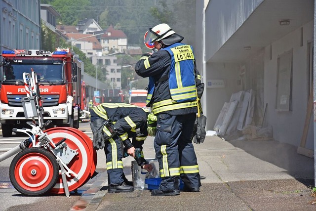 Die Feuerwehr war mit ungefhr 60 Krften im Einsatz.  | Foto: Jonas Gnther