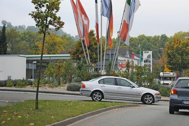 Autofahrer schiebt in Mllheim Autos aufeinander – zwei Verletzte