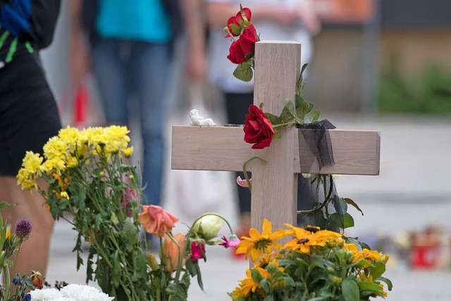 Mehrere Holzkreuze wurden auf dem Friedhof in Lenzkirch gezogen.  | Foto: Ralf Hirschberger