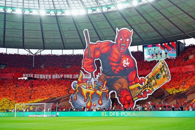 Die Choreo der Lauter-Fans beim Pokalfinale.  | Foto: Uwe Anspach (dpa)