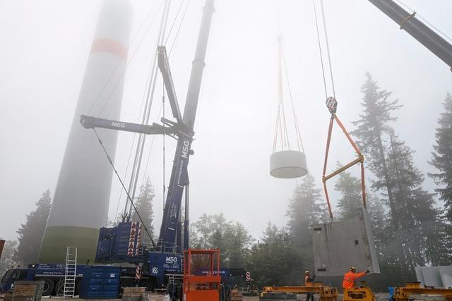 Auf dem Schauinsland wchst das neue Riesen-Windrad in die Hhe