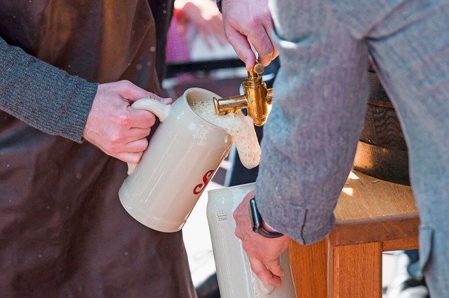 Keine Liebe mehr, nimmer: Von Bierfest...ujours&#8220; immer hufiger verbannt.  | Foto: Daniel Vogl (dpa)