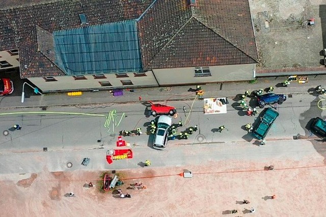 Auf dem Drohnenfoto wird das Ausma der Grobung deutlich.  | Foto: Feuerwehr