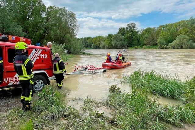 Die DLRG-Rettungsschwimmer von Mllheim-Neuenburg rufen selbst um Hilfe