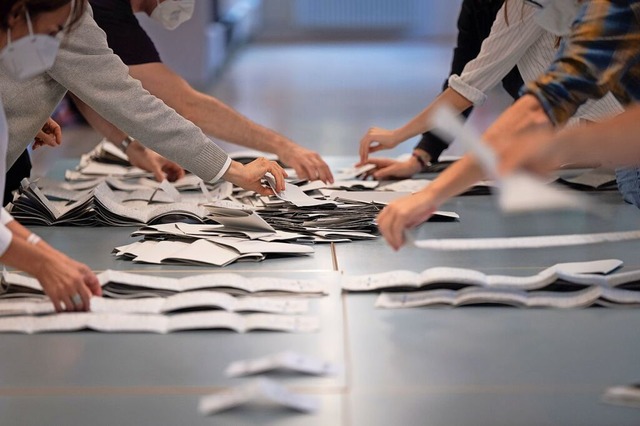 Nach Wahlen sind viele helfende Hnde gefragt (Symbolfoto).  | Foto: Sebastian Gollnow (dpa)