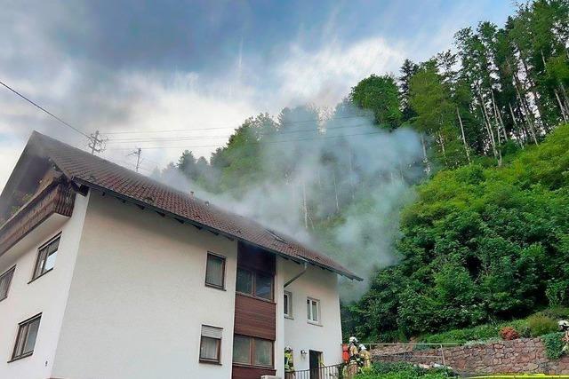 Dachstuhlbrand macht Haus unbewohnbar
