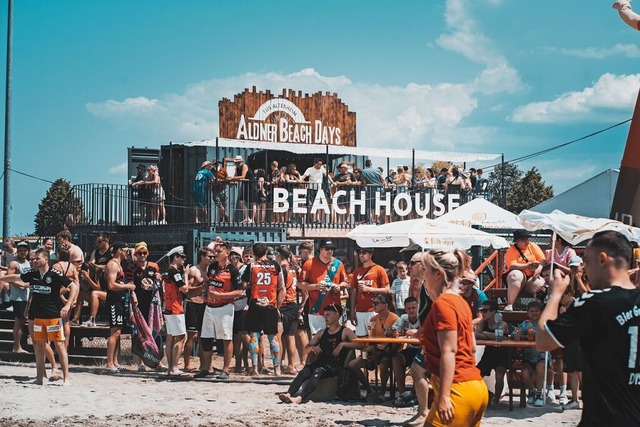 Neben dem Handball auf Sand steht das Feiern im Fokus der Aldner Beach Days.  | Foto: TV Altenheim