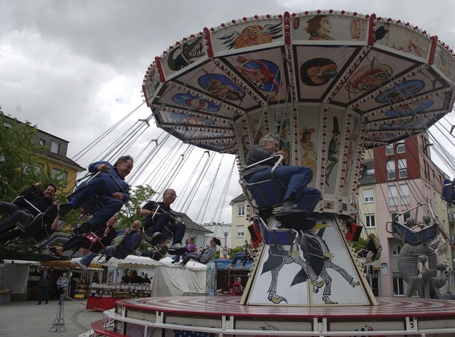 Zur Erffnung des 17. Cityfestes ging es aufs Kettenkarussell.   | Foto: Petra Wunderle