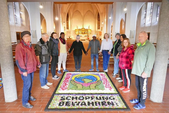 An Fronleichnam gab es in der Gemeinde... in und einen weiteren vor der Kirche.  | Foto: Sebastian Kurtenacker