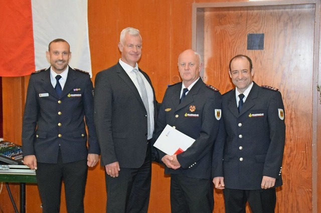 Jrg Weber (Zweiter von rechts) erhiel... Zachow, Oliver Rein und Jochen Bhme.  | Foto: Hans-Jochen Voigt