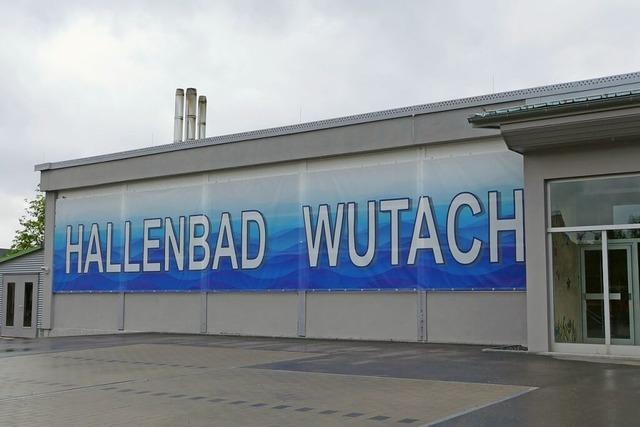 Fensterfront am Hallenbad Wutach wird im Juli ausgebaut