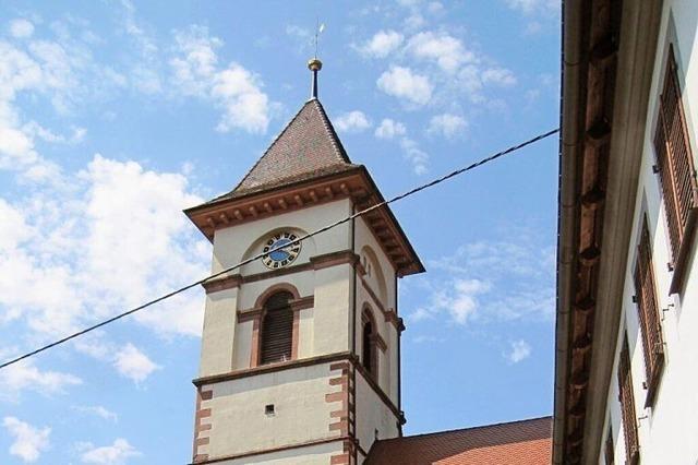 Der Turm der Jakobskirche von Malterdingen neigt sich mehr und mehr