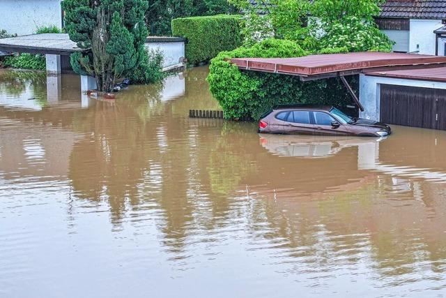 Hochwasser fordert erstes Todesopfer: Feuerwehrmann stirbt bei Rettungsaktion in Oberbayern