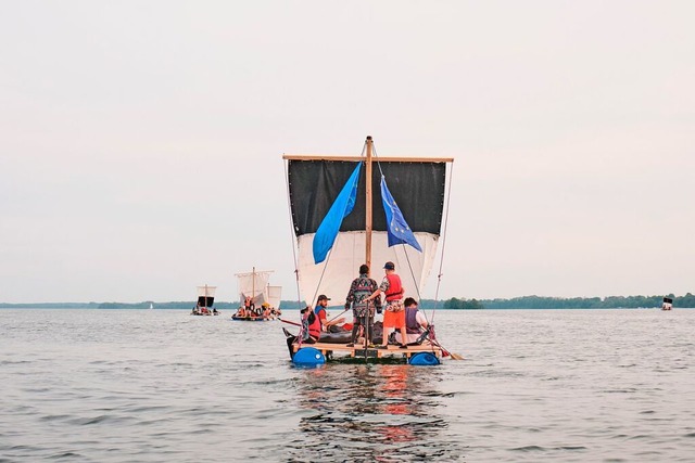 Mit Wind- und Muskelkraft geht die Fah...8220;-Projekt ber den Schweriner See.  | Foto: Privat