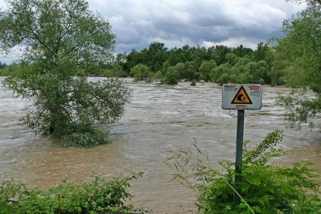 Hochwasserwelle bleibt im Kreis Lrrach und Basel unter den Rekordmarken
