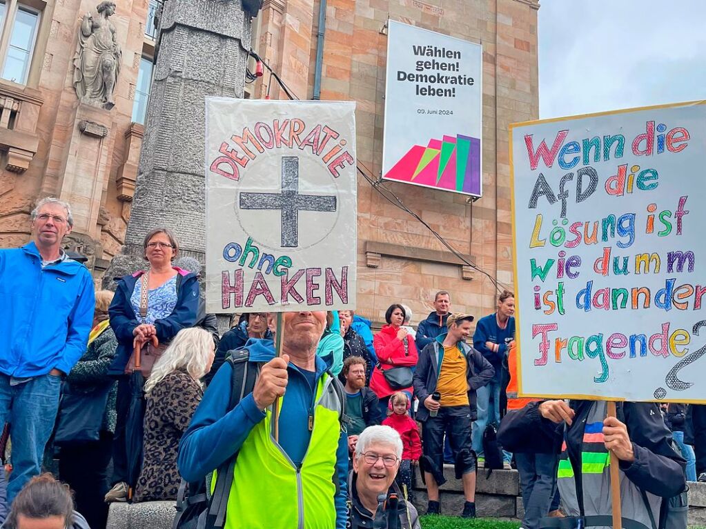 Rund 10.000 Teilnehmende gingen am Sonntag in Freiburg bei der Demonstration gegen Rechtsextremismus auf die Strae.