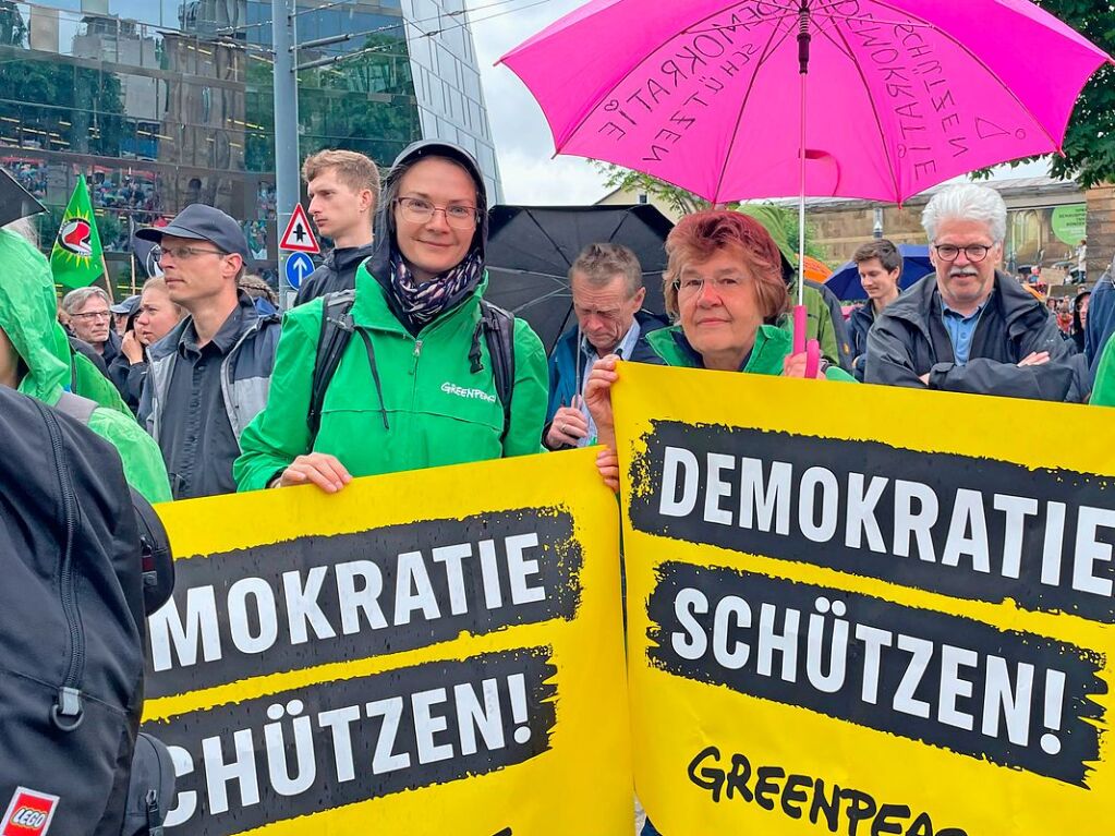 Rund 10.000 Teilnehmende gingen am Sonntag in Freiburg bei der Demonstration gegen Rechtsextremismus auf die Strae.