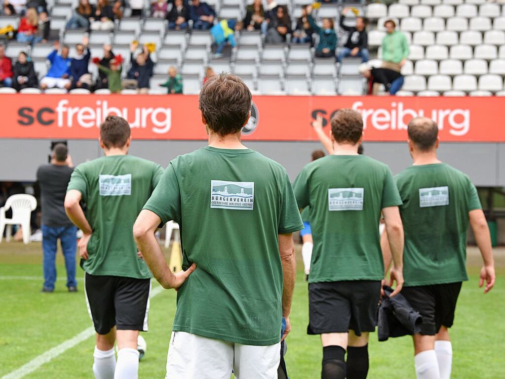 Mit viel Engagement ging es fr Teams und Zuschauer im Dreisamstadion zur Sache.