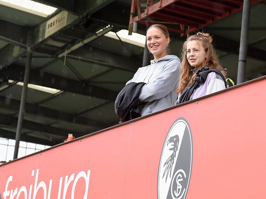 Mit viel Engagement ging es fr Teams und Zuschauer im Dreisamstadion zur Sache.