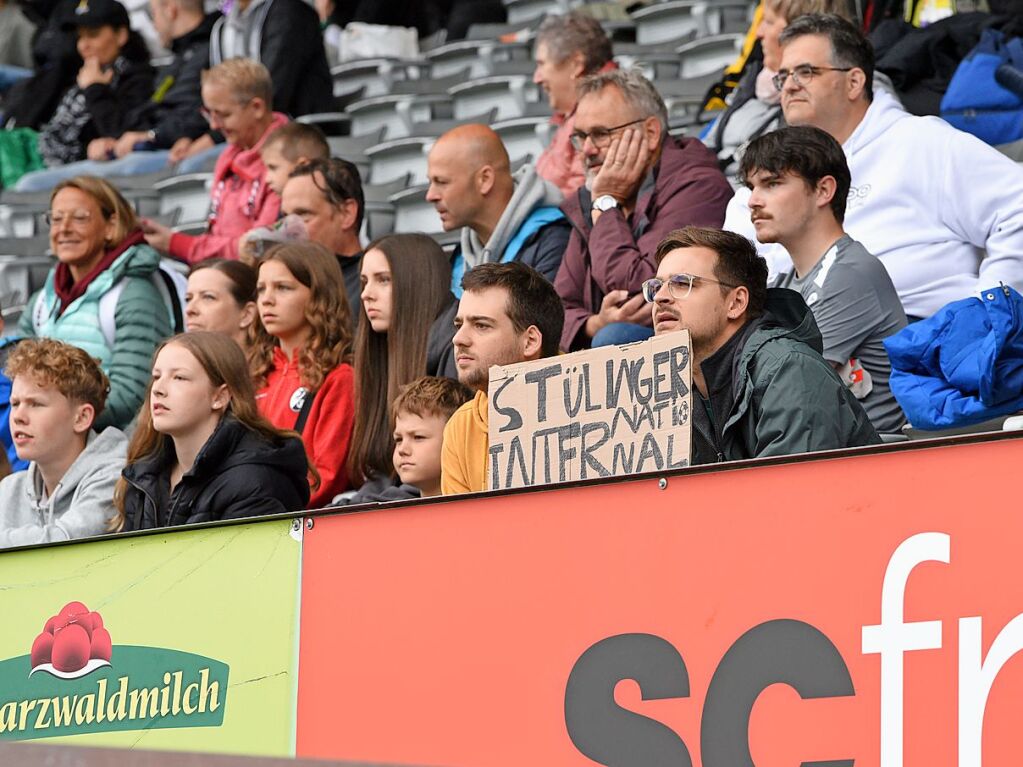 Mit viel Engagement ging es fr Teams und Zuschauer im Dreisamstadion zur Sache.