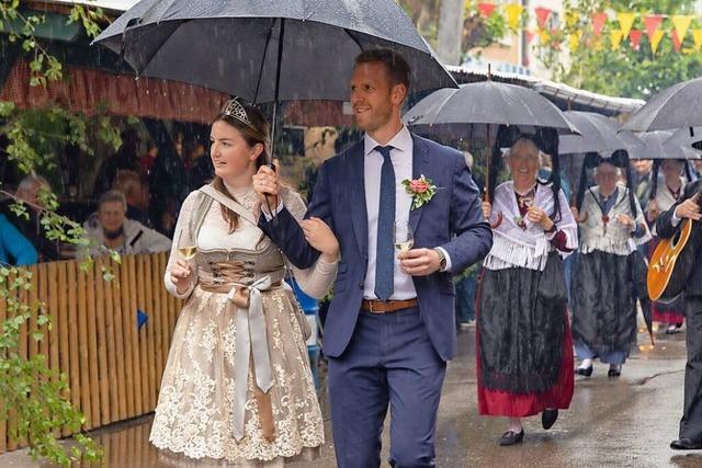 Fotos: Bei den Ihringer Weintagen herrscht gute Stimmung trotz Regen