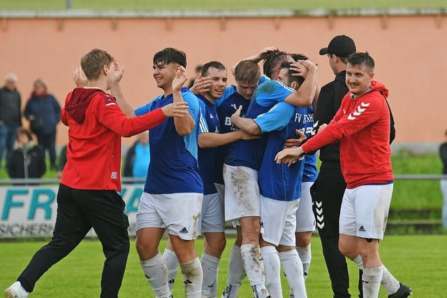 Die Spieler des FV Ettenheim bejubeln den Meisterschaftsgewinn.  | Foto: Wolfgang Knstle