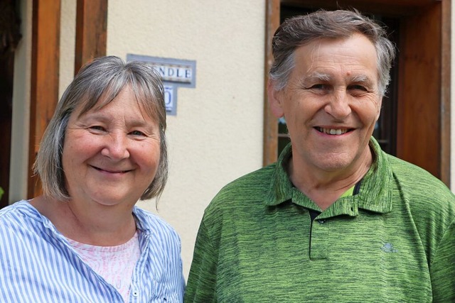 Christine und Walter Brendle sorgen als Wegepaten fr gute Beschilderung.  | Foto: Martha Weishaar