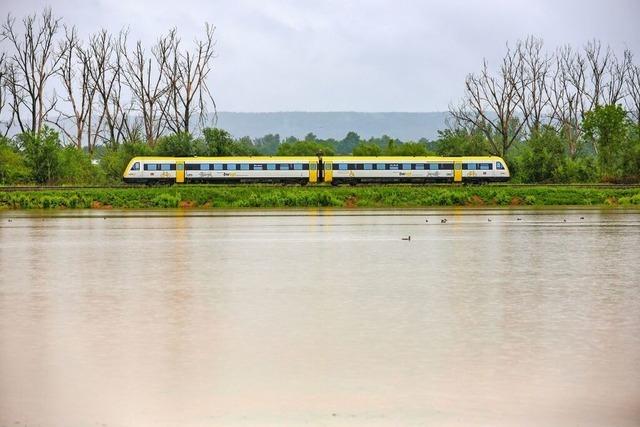 Mehrere Bahnstrecken in Baden-Wrttemberg wegen Hochwassers gesperrt