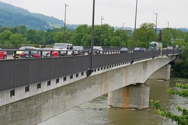 Ungestrt von einer Grobaustelle herr...kingen und Stein wieder reger Verkehr.  | Foto: Michael Gottstein