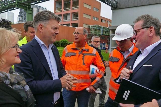 EU-Politiker Andreas Schwab ist zu Besuch bei Evonik in Rheinfelden