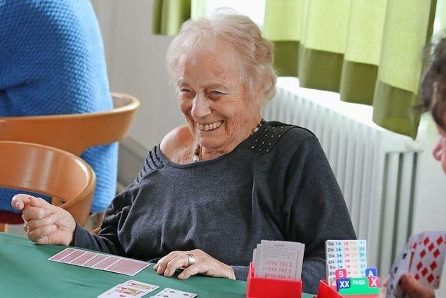 Sigrid Hallbaur aus Lrrach ist 100 Jahre alt und spielt leidenschaftlich gerne Bridge