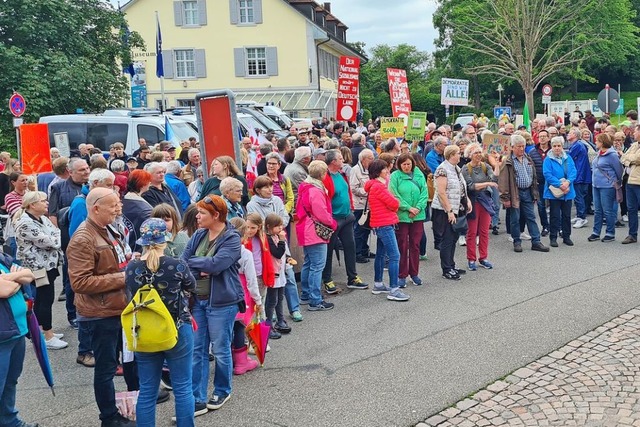 Das Bndnis &#8222;Rheinfelden fr Dem...ndgebung beim Haus Salmegg aufgerufen.  | Foto: Stefan Ammann