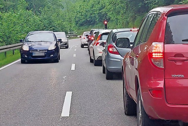 Seit Samstag ist die L171 zwischen Wut...rutsches nur auf einer Spur befahrbar.  | Foto: Ingo Gnther