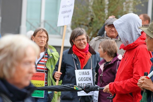 Auch die Omas gegen Rechts haben an der Demonstration teilgenommen.  | Foto: Hans-Jochen Voigt