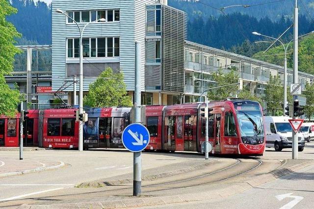 Trams stehen in Freiburg-Littenweiler