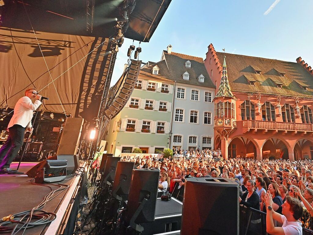 Vor 3500 Fans trat Ronan Keating am ersten Abend der Mnsterplatzkonzerte in Freiburg auf.