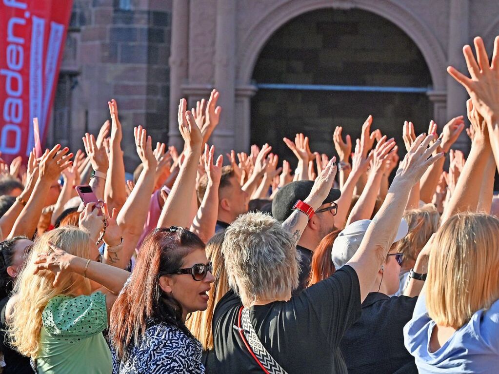 Vor 3500 Fans trat Ronan Keating am ersten Abend der Mnsterplatzkonzerte in Freiburg auf.