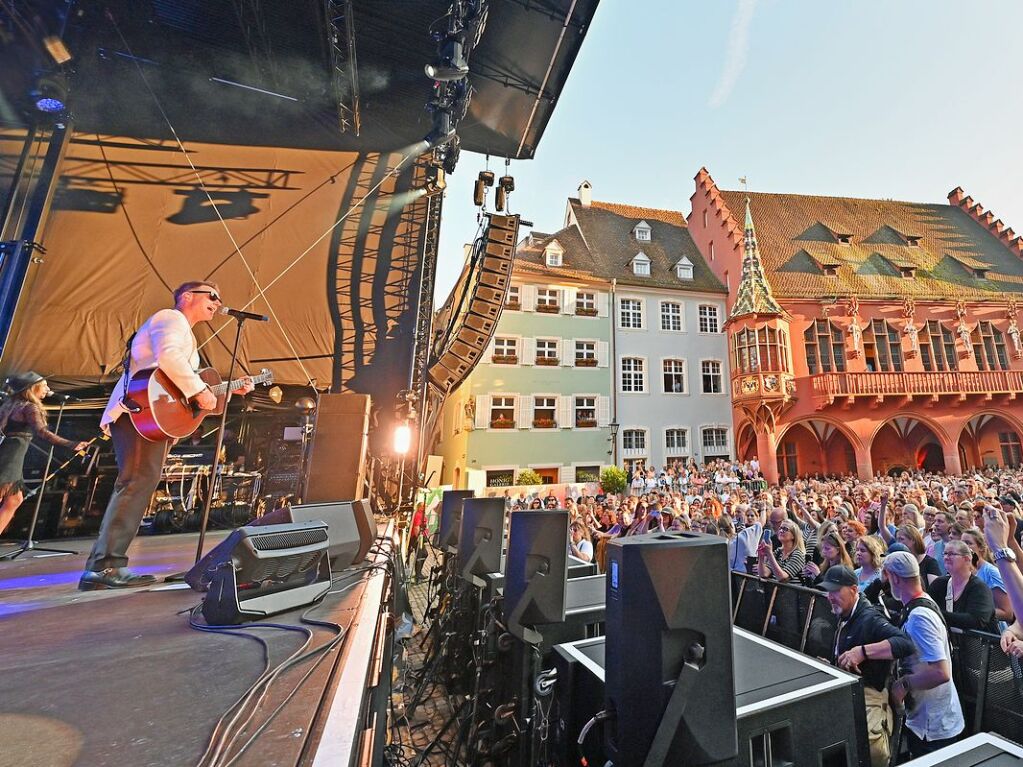 Vor 3500 Fans trat Ronan Keating am ersten Abend der Mnsterplatzkonzerte in Freiburg auf.