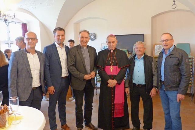 Erzbischof Georg Gnswein feiert Jubilum der Priesterweihe auch in seiner Heimat Riedern