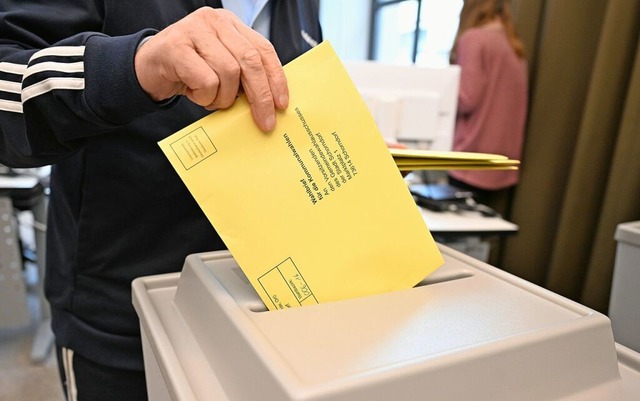 Wer holt bei der Kommunalwahl in Berna...hlung der Wahlergebnisse. (Symbolbild)  | Foto: Bernd Weibrod (dpa)