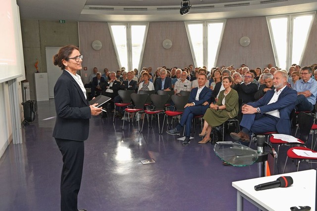 Die DHBW-Prsidentin Martina Klrle be... und Rektor Gerhard Jger (von links).  | Foto: Juri Junkov