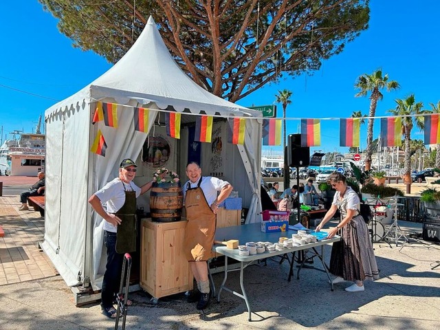 Enkendorfer Bier mit Gemeinderat Paul ...gab es auf der Bandoler Uferpromenade.  | Foto: Stadt Wehr