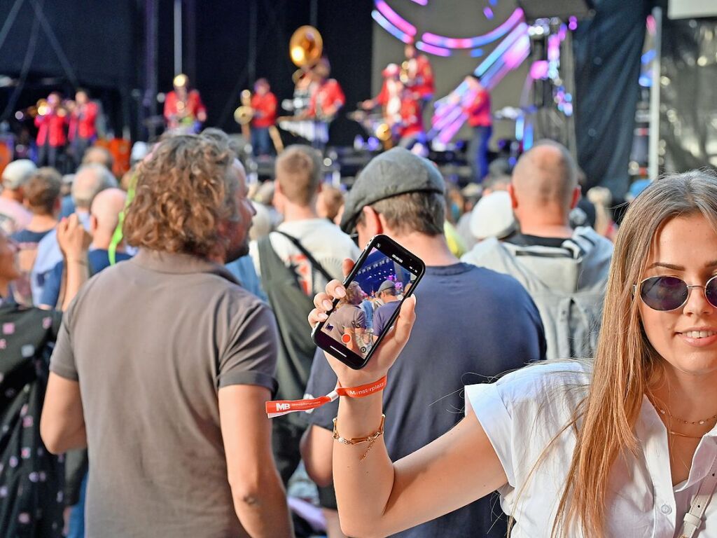 Parov Stelar und Meute haben den Mnsterplatz zum Beben gebracht.