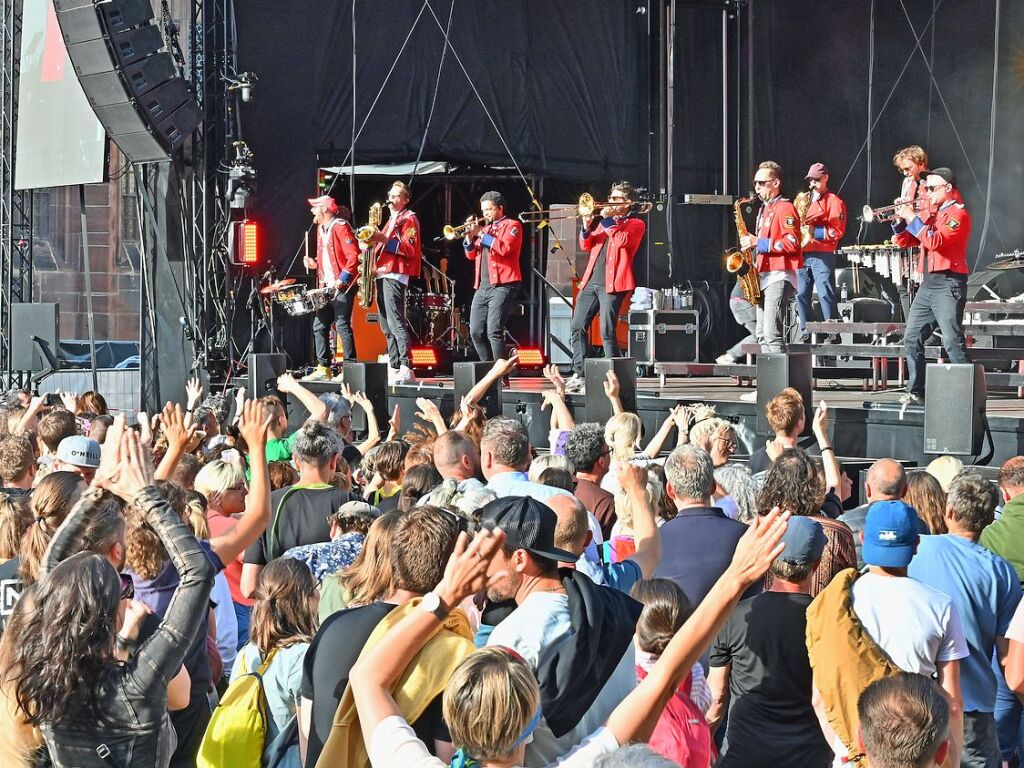 Parov Stelar und Meute haben den Mnsterplatz zum Beben gebracht.