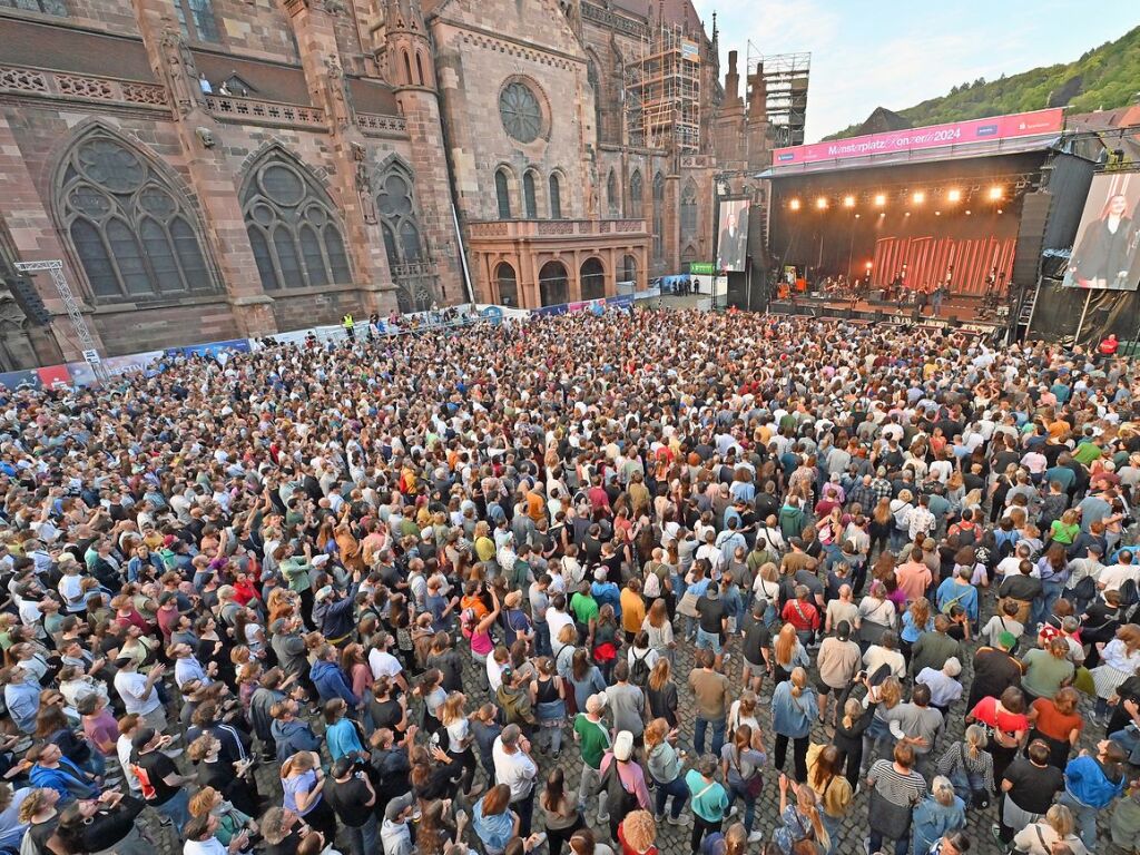 Parov Stelar und Meute haben den Mnsterplatz zum Beben gebracht.