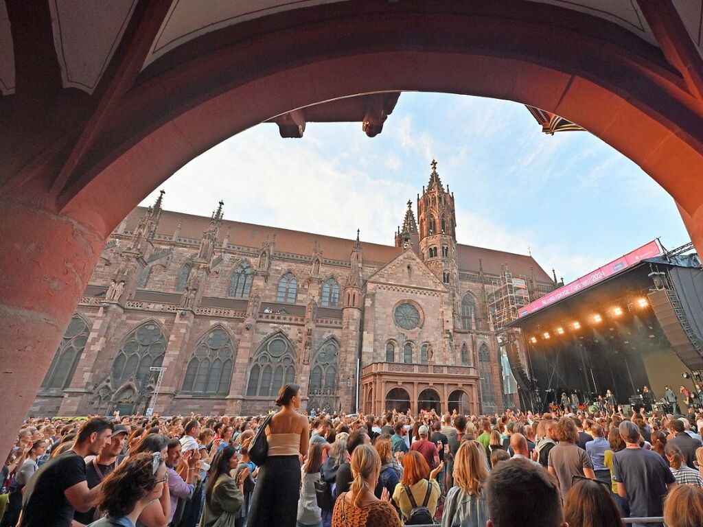 Parov Stelar und Meute haben den Mnsterplatz zum Beben gebracht.