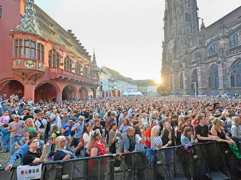 Parov Stelar und Meute haben den Mnsterplatz zum Beben gebracht.