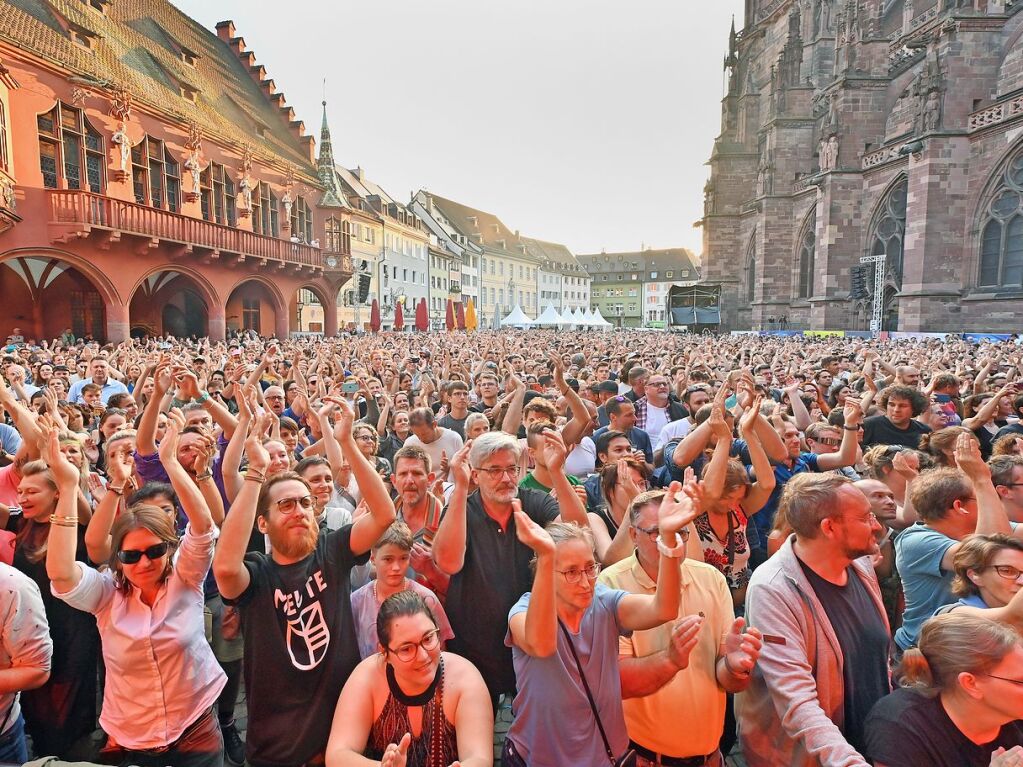 Parov Stelar und Meute haben den Mnsterplatz zum Beben gebracht.