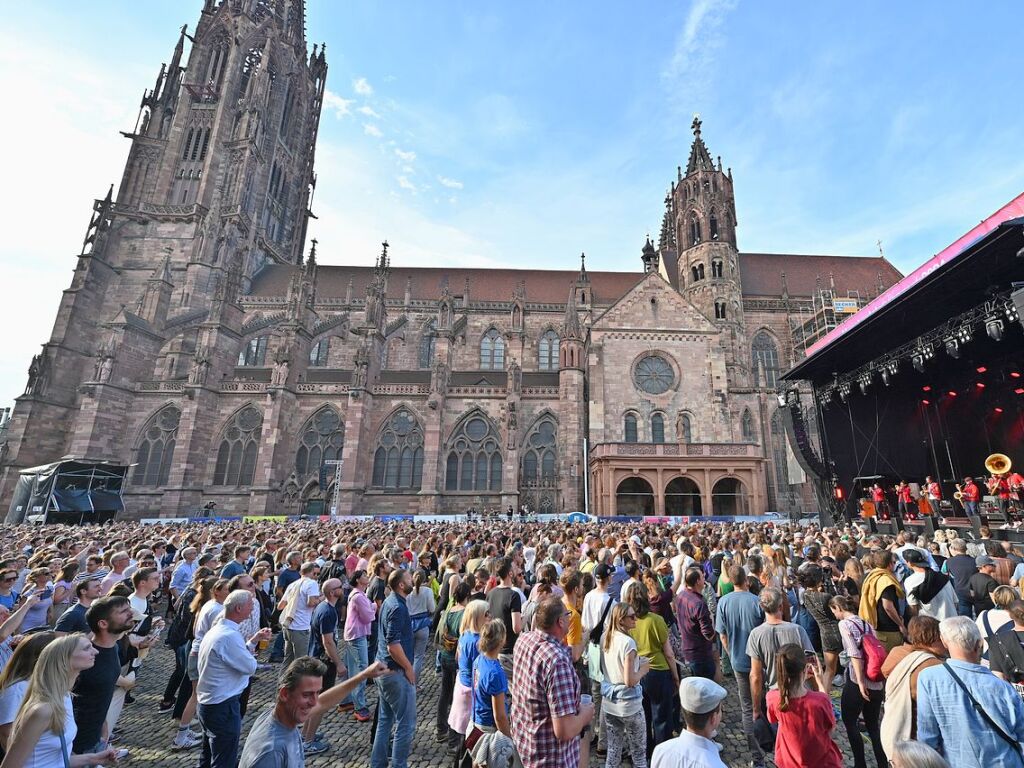 Parov Stelar und Meute haben den Mnsterplatz zum Beben gebracht.