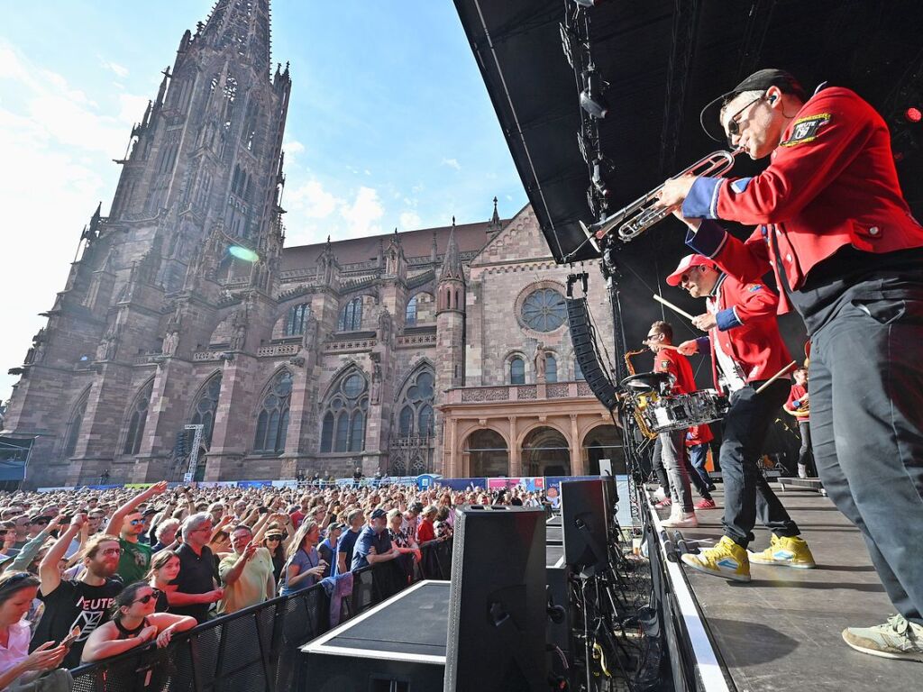 Parov Stelar und Meute haben den Mnsterplatz zum Beben gebracht.